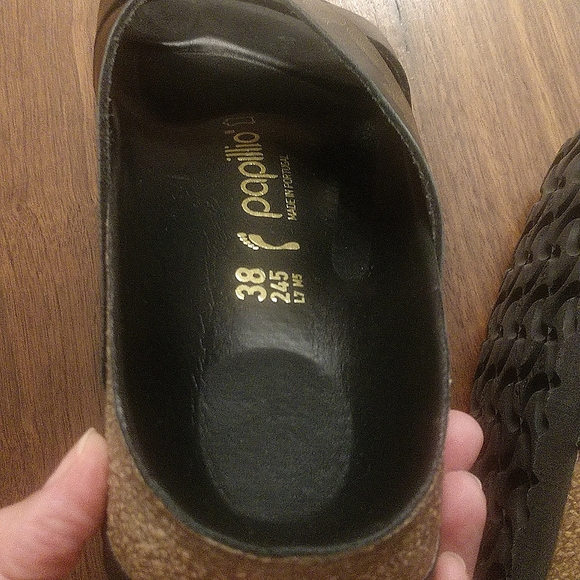 BIRKENSTOCK - Leather - Black & Gold sandals. Size 38 or 7/7.5. LIKE NEW - Picture 8 of 8